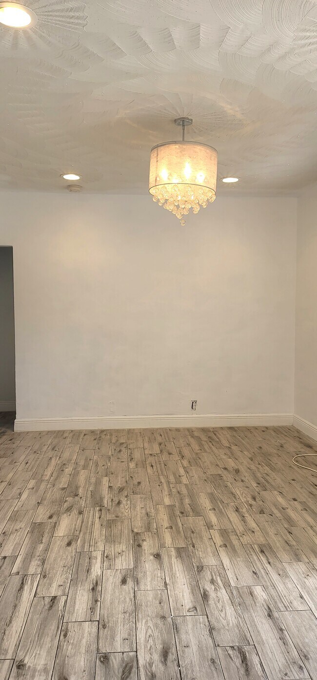 Foto del edificio - 5651 Mayo St