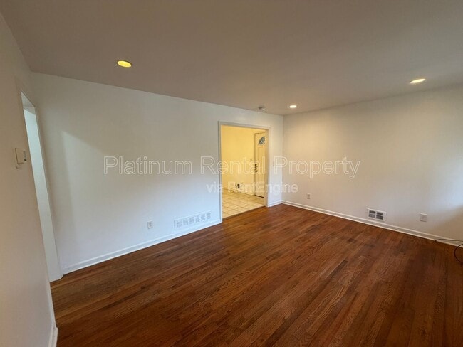 Foto del edificio - 3721 Brookcrest Cir