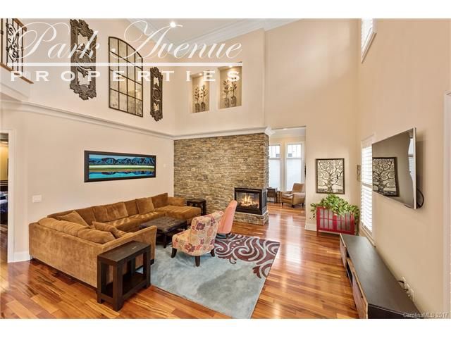 Foto del edificio - 2105 S Wendover Road--Pending Lease