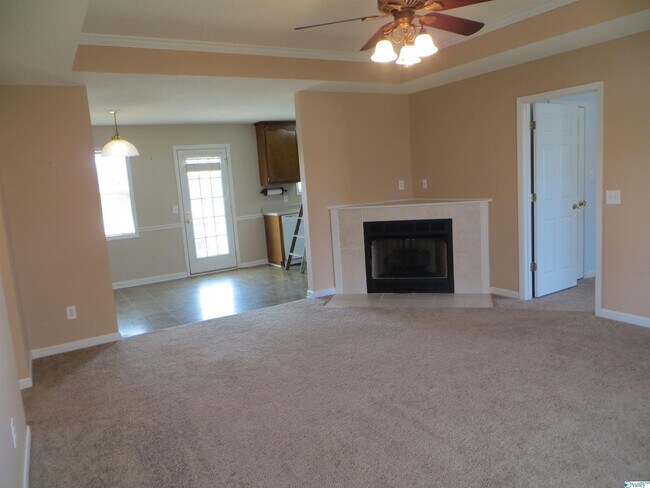 Building Photo - 102 Shadow Oak Cir