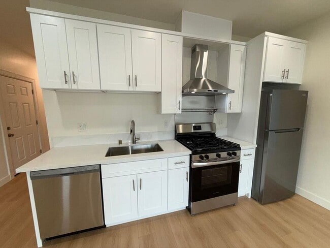 Foto del edificio - 1327 N Kingsley Dr