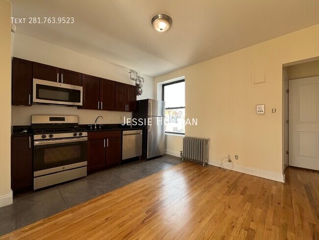 Building Photo - 207-209 West 11th Street -5DD