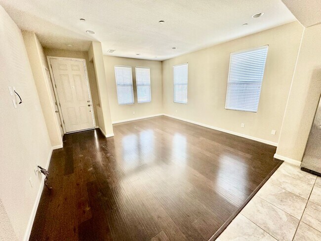Foto del edificio - 7352 E Robinson Ave