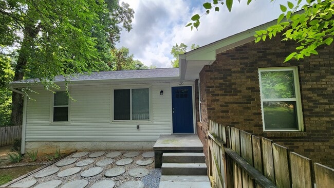 720 Front Entrance - fenced backyard - 720 Shadycrest Dr