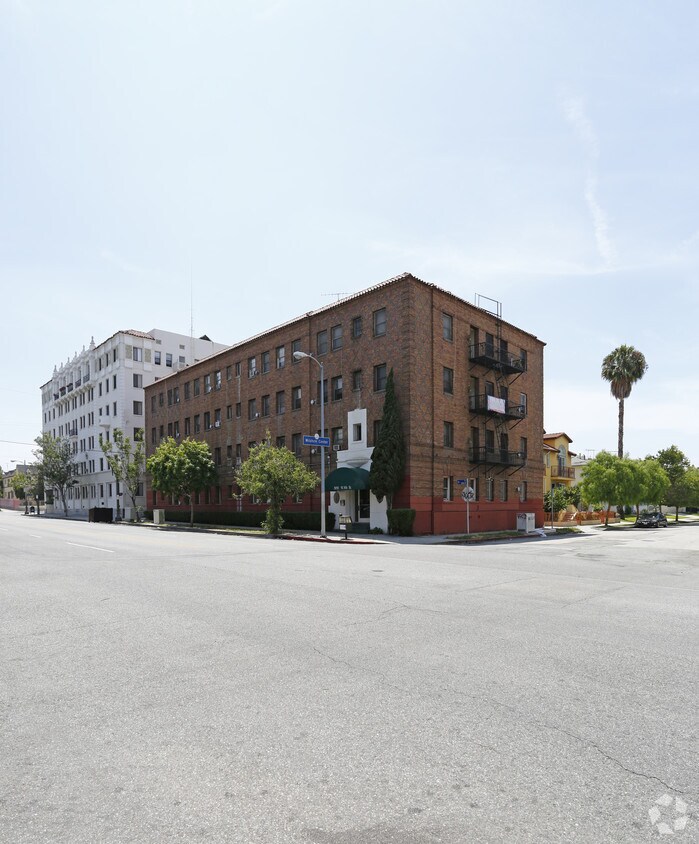 Primary Photo - 3950 W 8th St