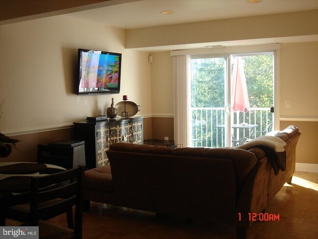 Building Photo - 56-B Leeds Ct