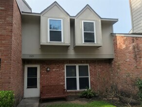 Building Photo - 9323 Westwood Village Dr