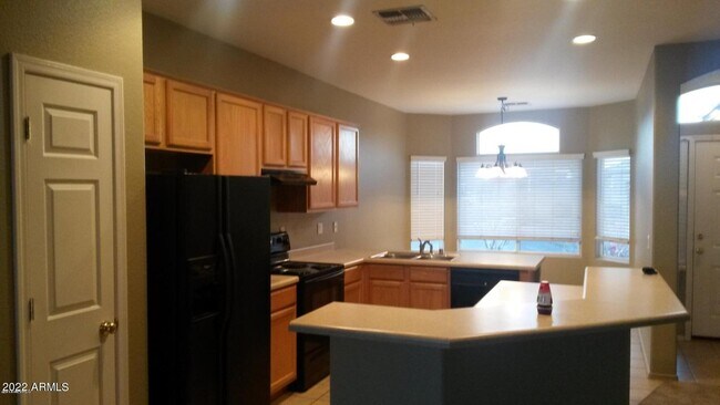 Foto del edificio - 12391 W Grant St