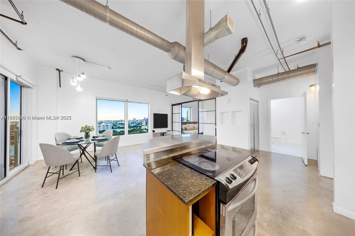 Primary Photo - 10 SW South River Dr