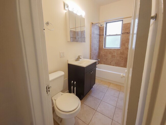 Building Photo - 5107 N Winchester Ave