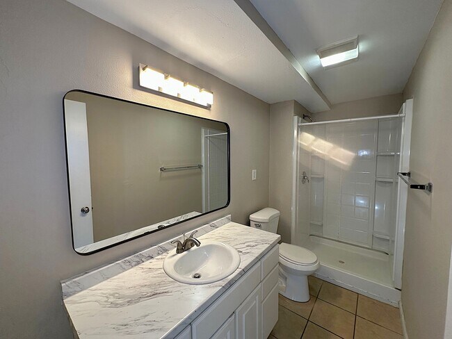 Building Photo - 15501 E Jewell Pl