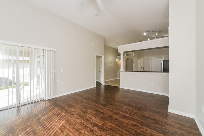 Building Photo - 671 Eagle Pointe S