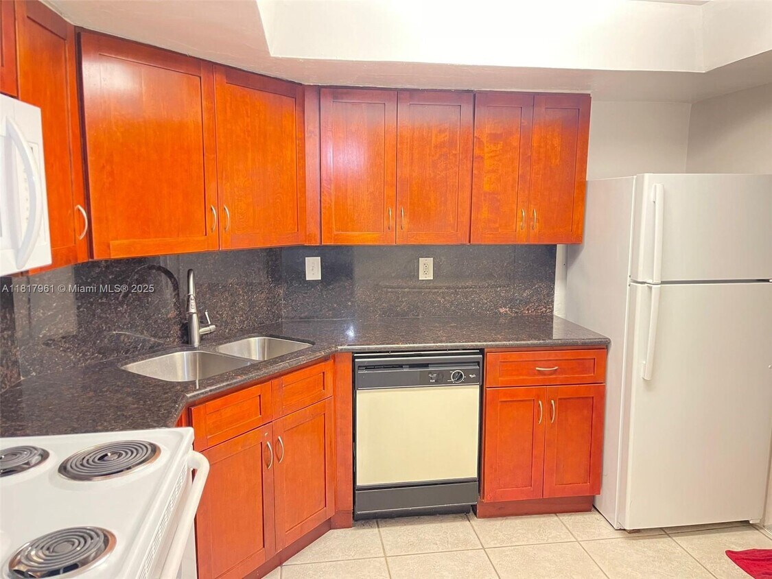Foto principal - 7410 SW 82nd St