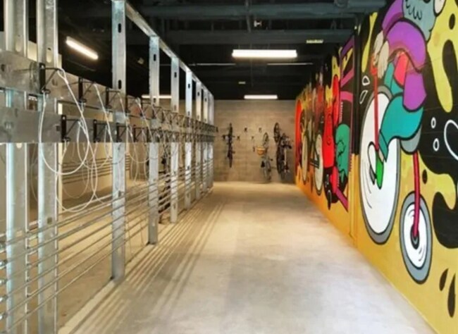 Foto del edificio - 2211 N Milwaukee Ave