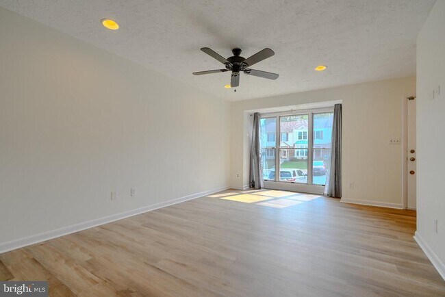Building Photo - 3409 Howell Ct
