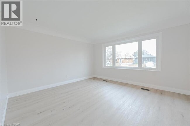 Building Photo - 102 E 41st St