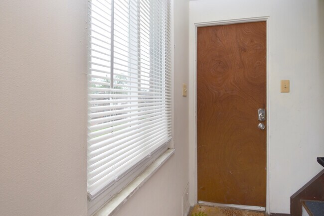 Front entry with electronic door locks for security & convenience. - 3156 Glendale Ave