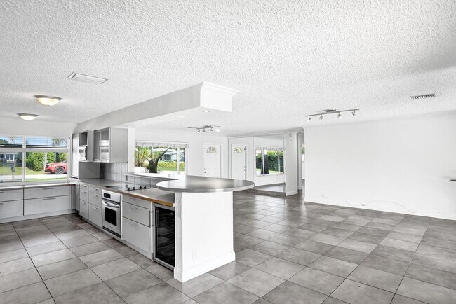 Building Photo - 2632 SE 10th Ct