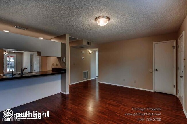 Foto del edificio - 3 br, 2 bath House - 6666 56th Avenue Nort...