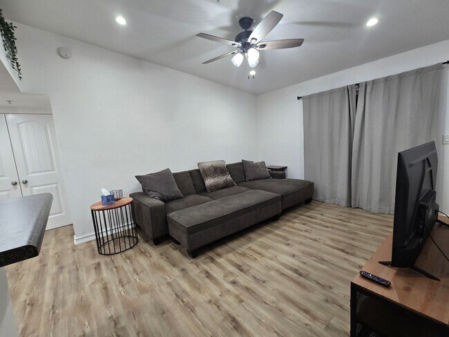 Foto del edificio - West-Flagstaff Condo in the Arbors - 2 Bed, 2 Bath - Students OK! 1 Sm. Pet OK! Avail. July 10th!!
