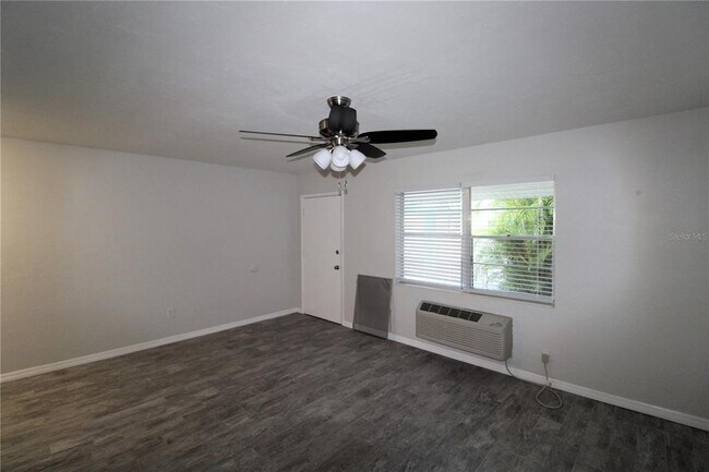 Foto del edificio - 6331 Gateway Ave