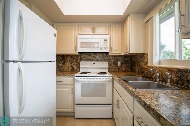 Foto del edificio - 2170 NE 44th St