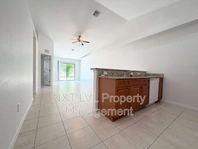 Foto del edificio - 842 SW 39th Terrace