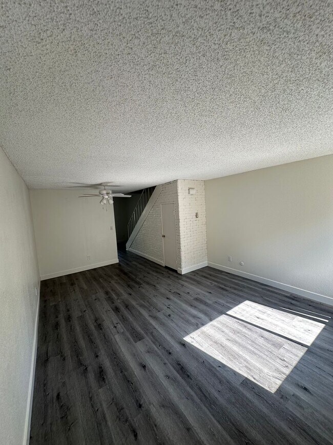 Foto del edificio - LA JOLLA 2 BED / 1 BATH WITH PRIVATE PATIO...