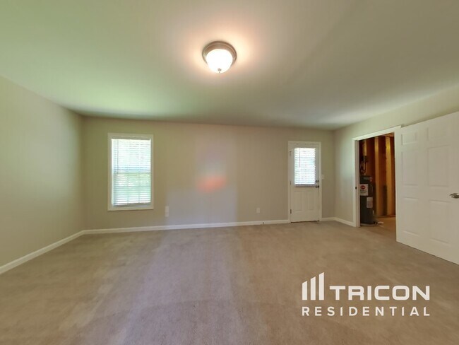 Foto del edificio - 265 Thornberry Cir