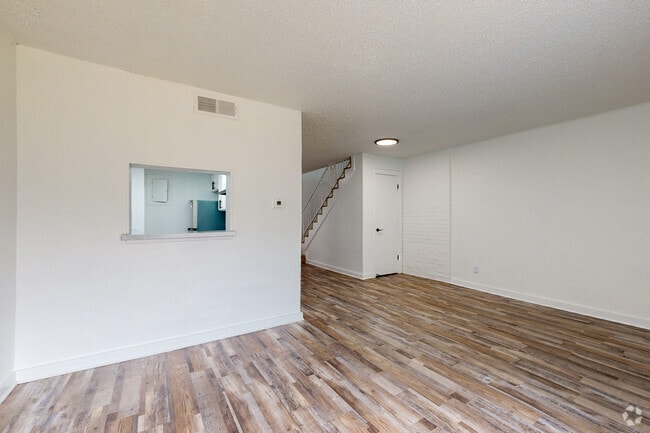 2BR, 1.5BA - 1036SF Townhouse - Regency Apartments