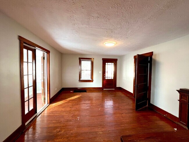 Building Photo - The House on South : **MOVE IN SPECIAL** *...
