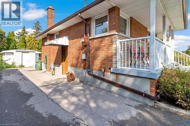 Photo du bâtiment - 161 Hoover Crescent