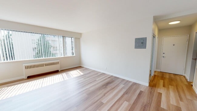 Building Photo - 855 Jervis