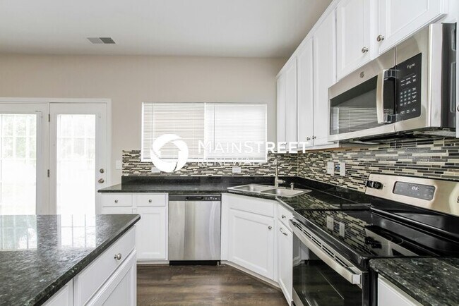 Building Photo - 4 Bedroom Pet-Friendly Home in Huntersville, NC with Main Street Renewal