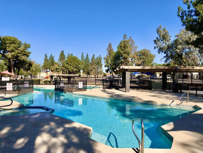 Foto del edificio - 5135 E Evergreen St