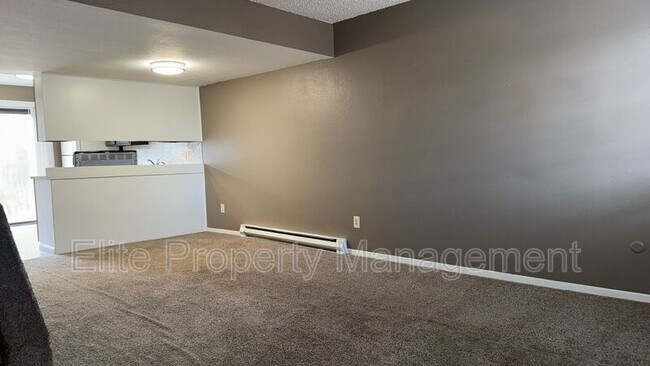 Foto del edificio - 25 Royal Crest Dr