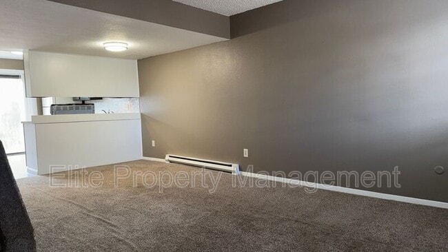 Building Photo - 25 Royal Crest Dr