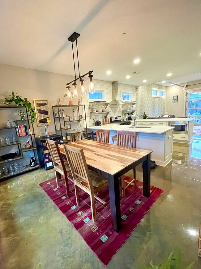 Foto del edificio - 223 Gentry Ave