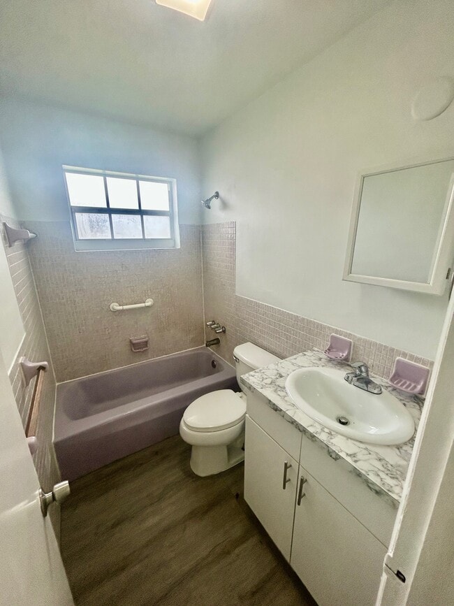 Building Photo - 7511 Venetian St