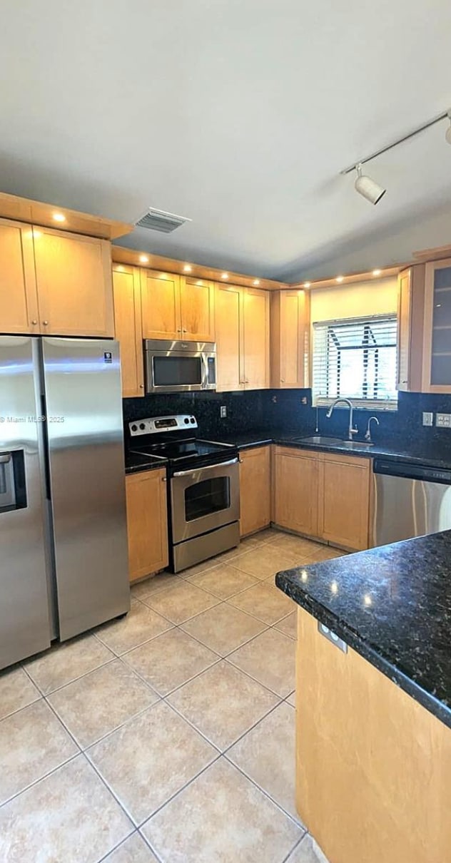 Foto del edificio - 10140 Torchwood Ave