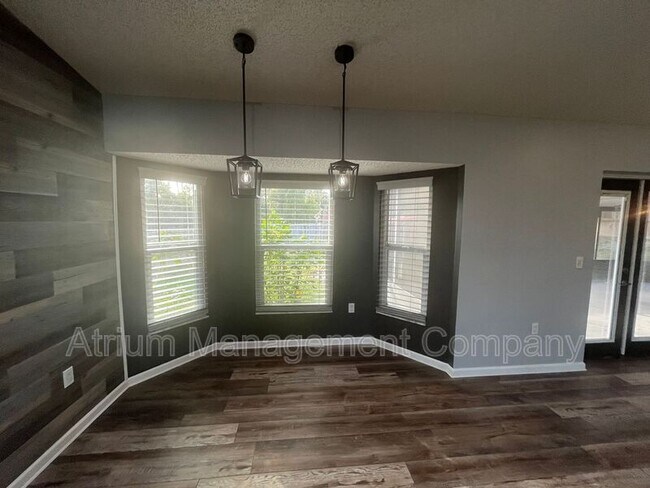 Foto del edificio - 1899 Gatewood Dr