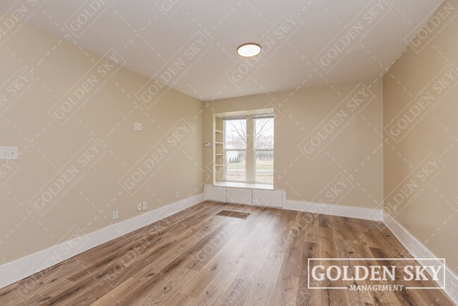 Foto del edificio - 240 S Main St