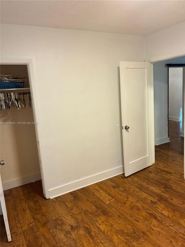 Foto del edificio - 705 E 9th Ct