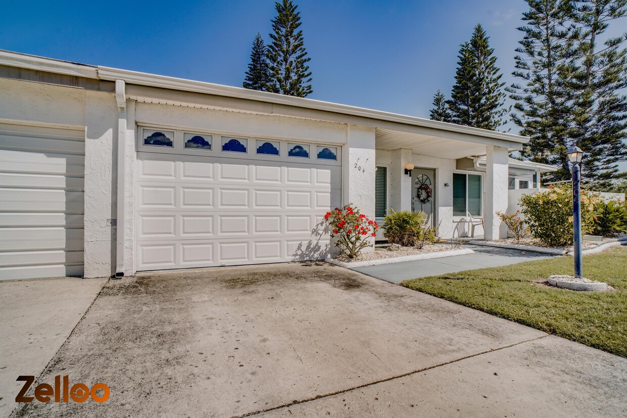 Primary Photo - 204 Islip Way