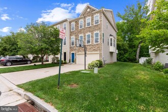 Building Photo - 232 Mohegan Dr