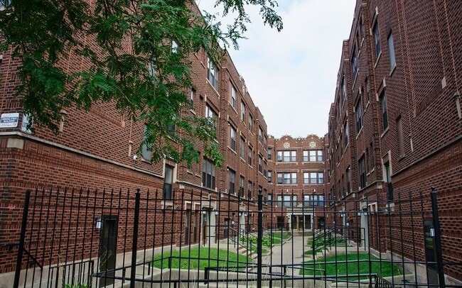 Building Photo - 6200 S University Ave