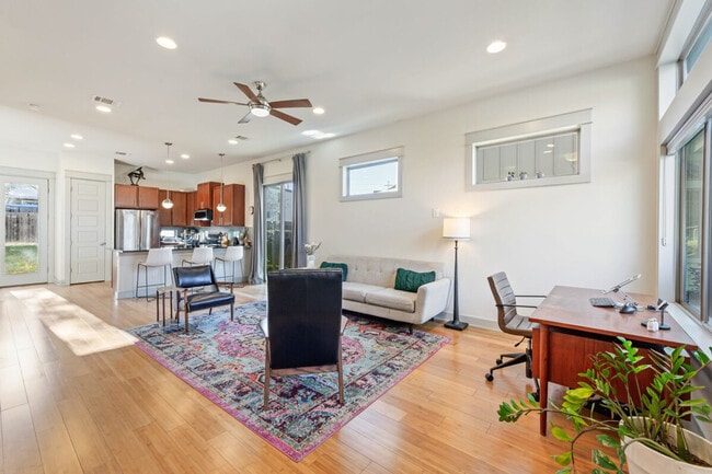 Foto del edificio - 6006 Aurora Dr