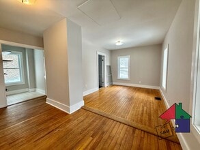 Building Photo - 32 Hall St