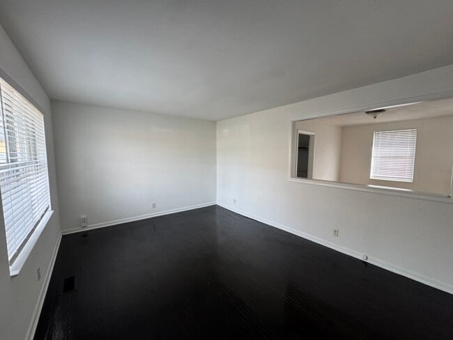 Building Photo - 3 Bedroom, 1 Bath House East Nashville!