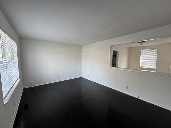 Foto del edificio - 3 Bedroom, 1 Bath House East Nashville with large back yard!